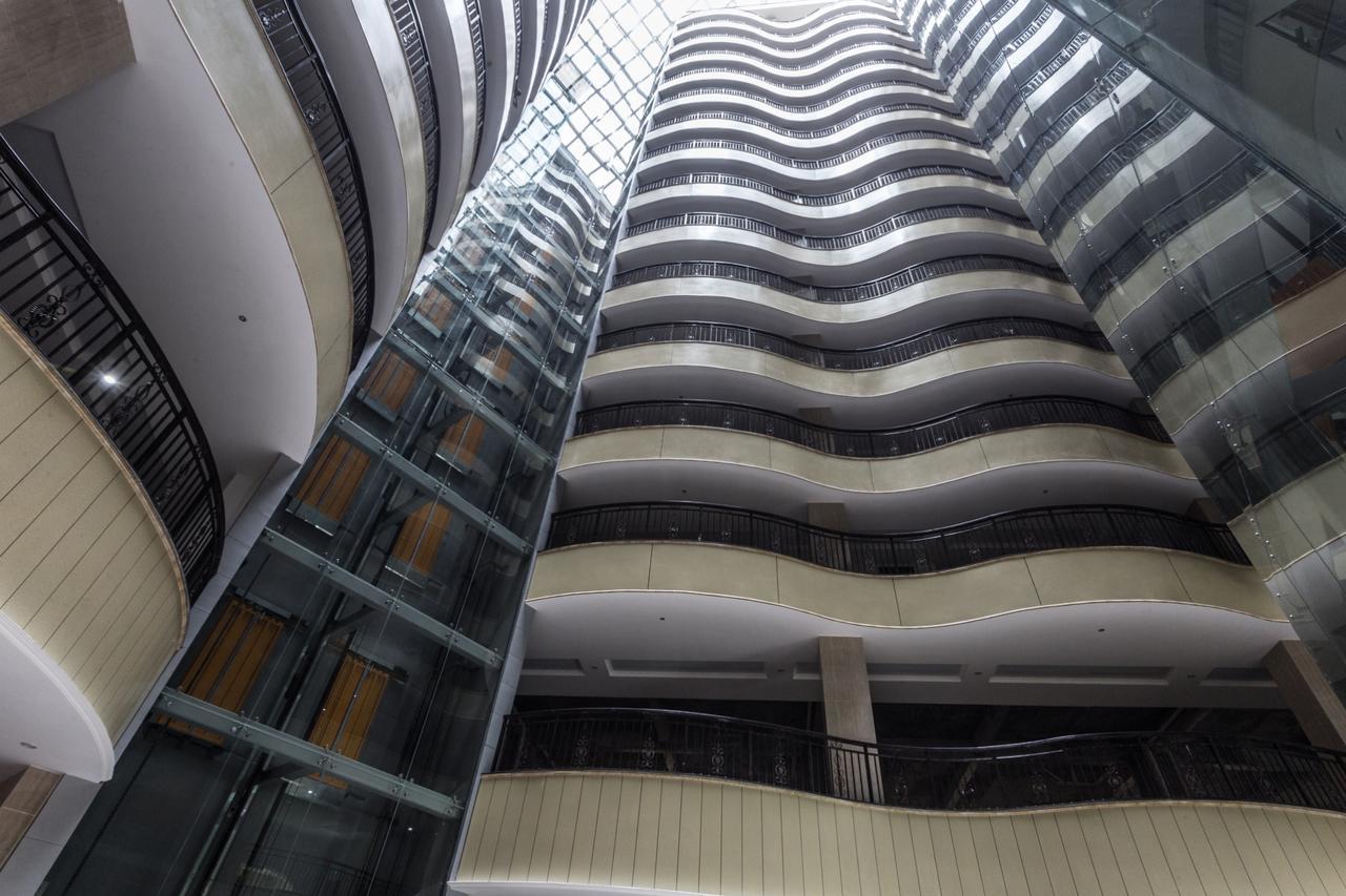 钻石名邸 Diamond One Hotel And Serviced Apartment Phnom Penh Exteriör bild